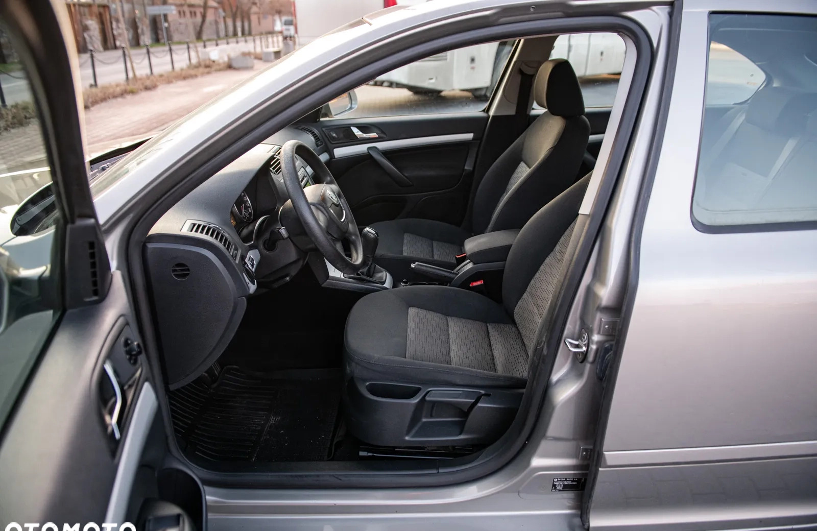 Skoda Octavia cena 23900 przebieg: 173000, rok produkcji 2012 z Sochaczew małe 326